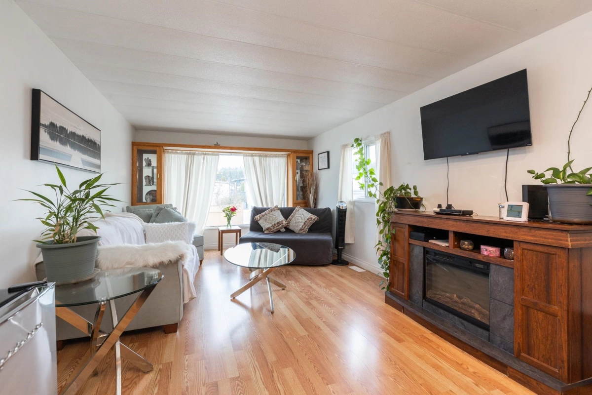 Primary Bathroom Photo of 287 201 Cayer Street, Coquitlam, BC