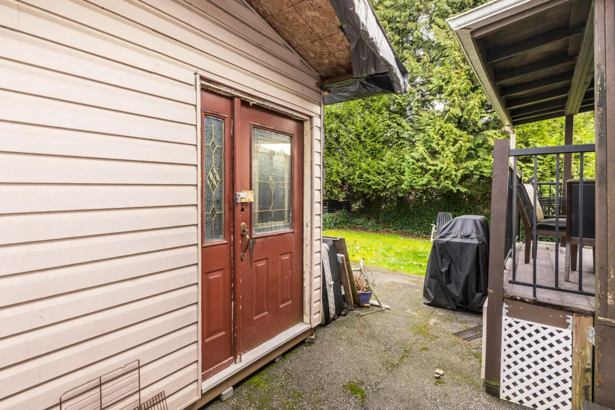 Swimming Pool Photo of 287 201 Cayer Street, Coquitlam, BC
