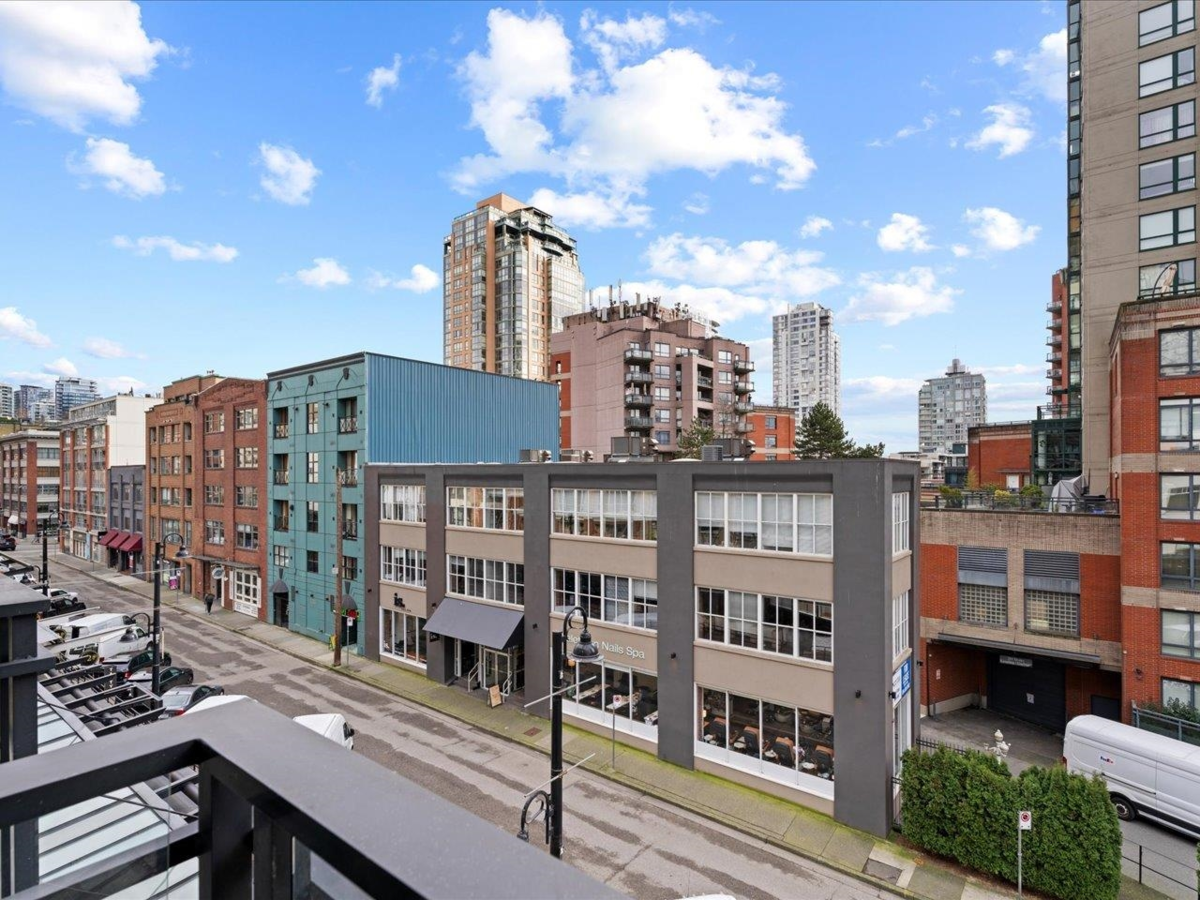Breakfast Nook Photo of 301 1275 Hamilton Street, Vancouver, BC