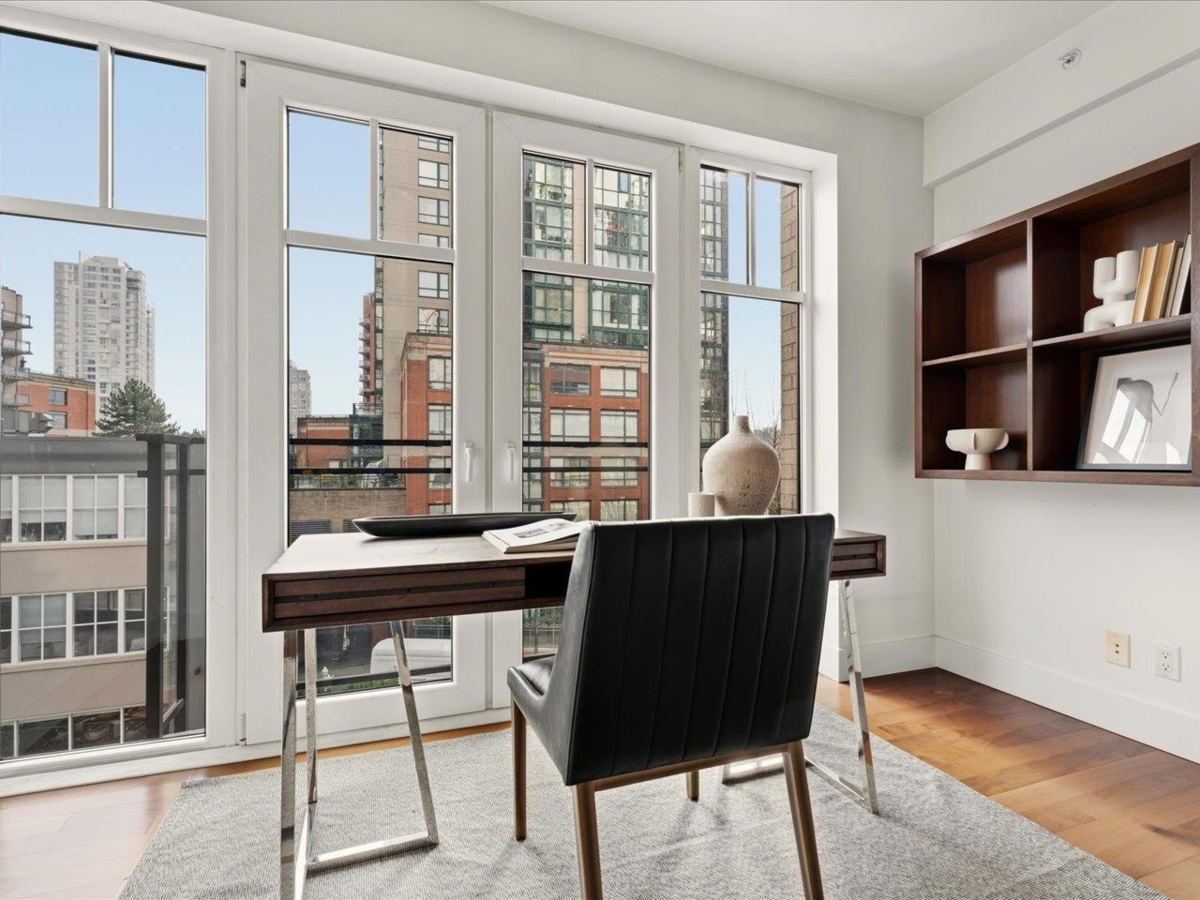 Dining Area Photo of 301 1275 Hamilton Street, Vancouver, BC