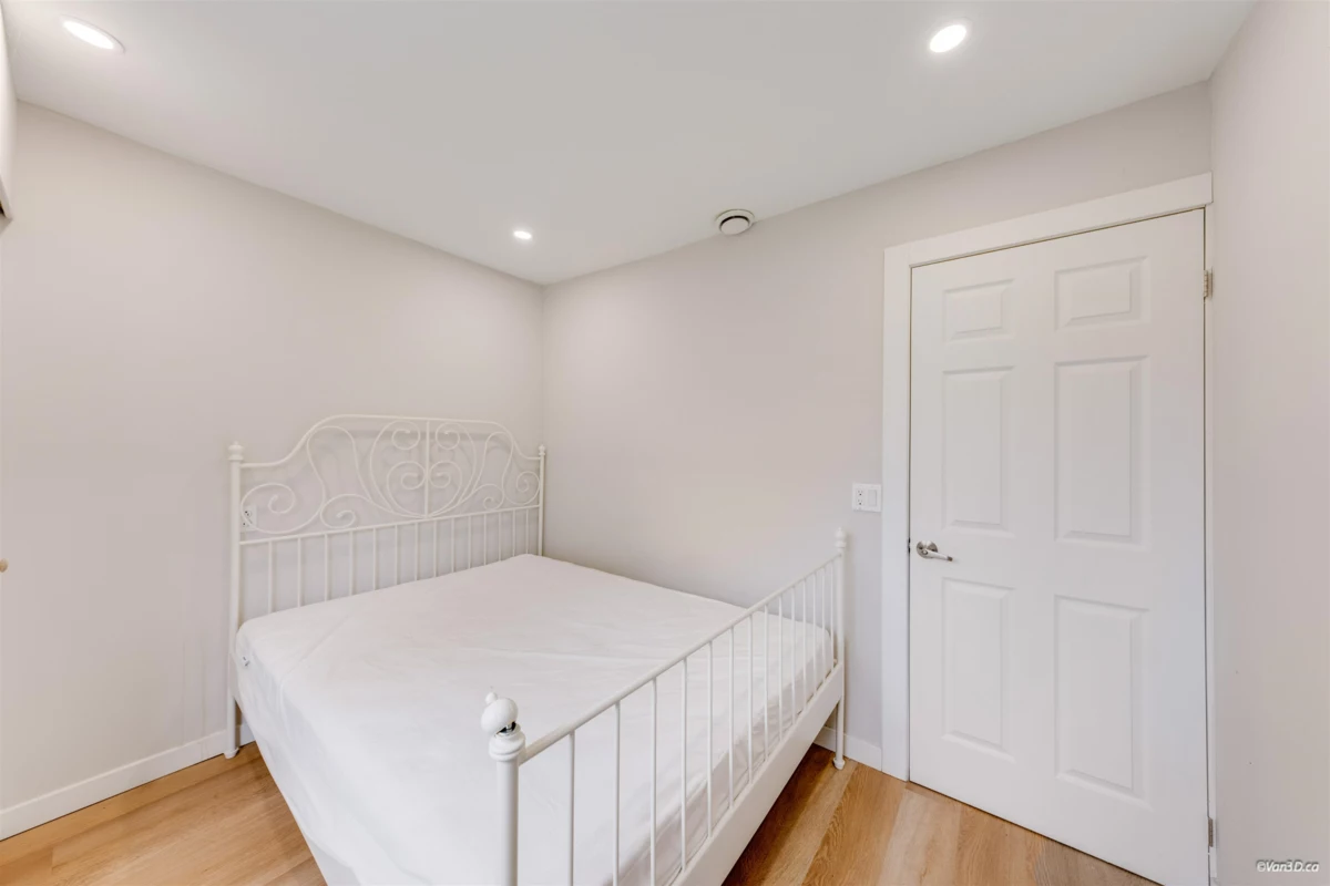 Breakfast Nook Photo of 5571 Claude Avenue, Burnaby, BC