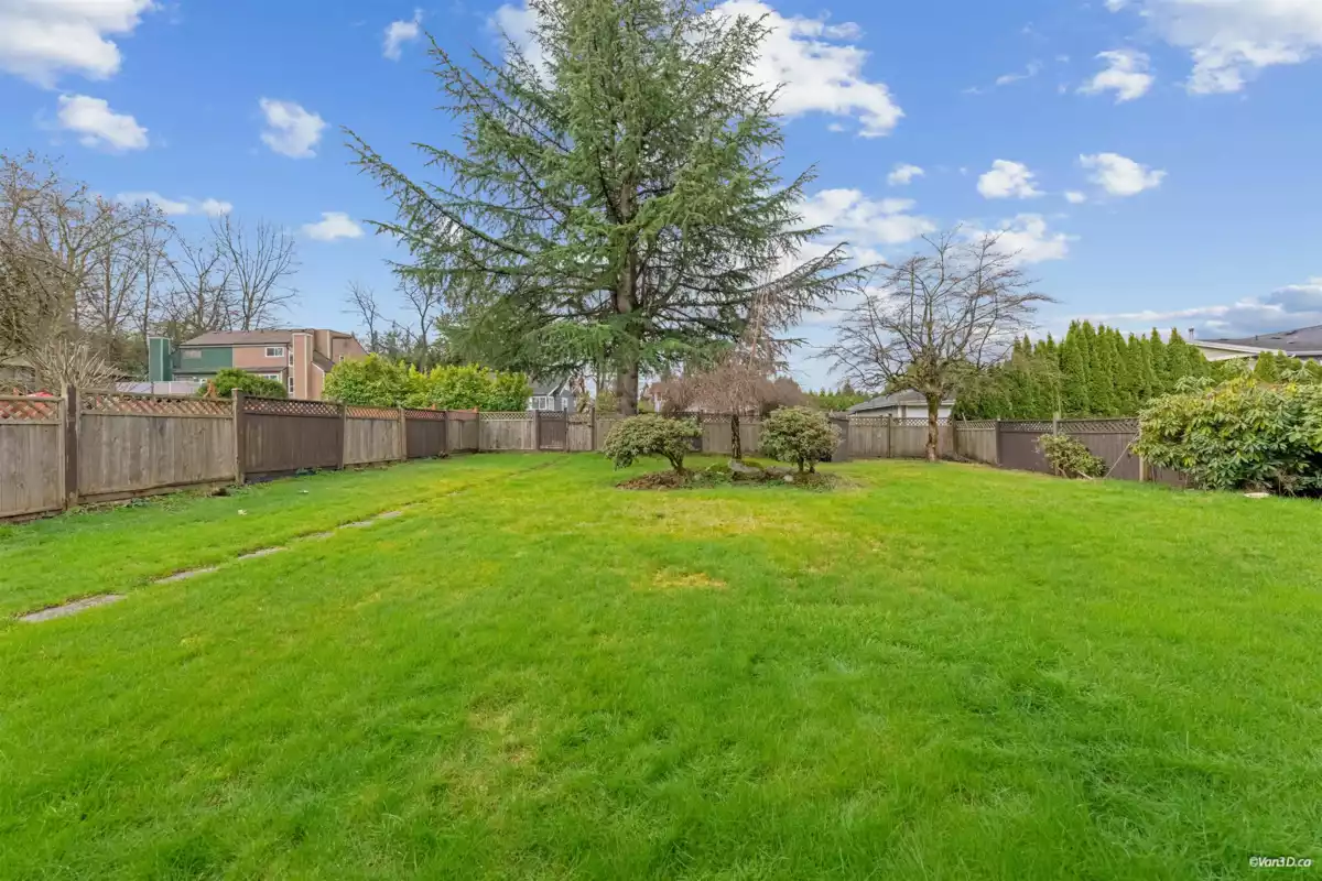 Dining Area Photo of 5571 Claude Avenue, Burnaby, BC