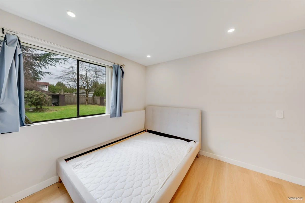 Guest Bathroom Photo of 5571 Claude Avenue, Burnaby, BC