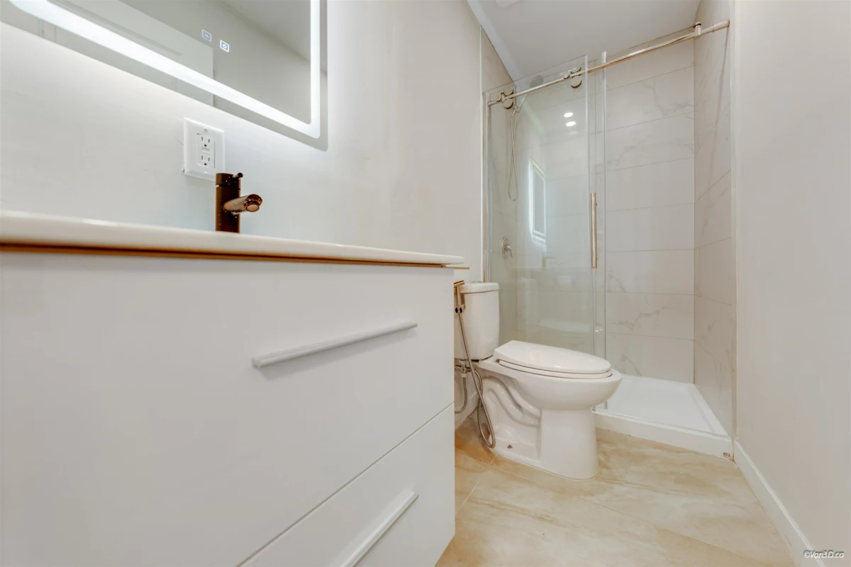 Primary Bedroom Photo of 5571 Claude Avenue, Burnaby, BC