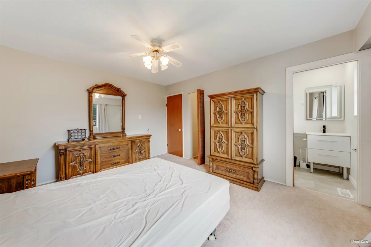 Swimming Pool Photo of 5571 Claude Avenue, Burnaby, BC