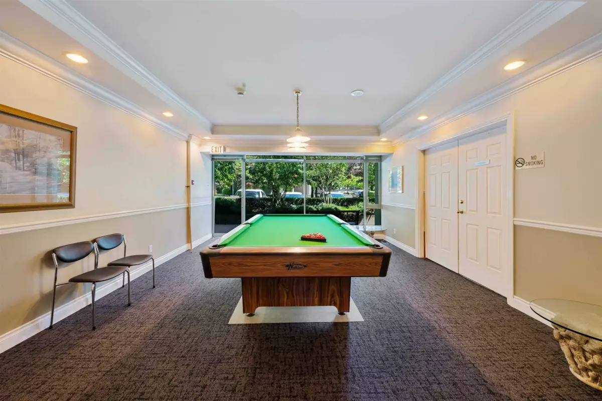 Family Room Photo of 1605 15030 101 Avenue, Surrey, BC