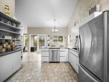 Kitchen Island Photo of 1140 W 20th Street, North Vancouver, BC