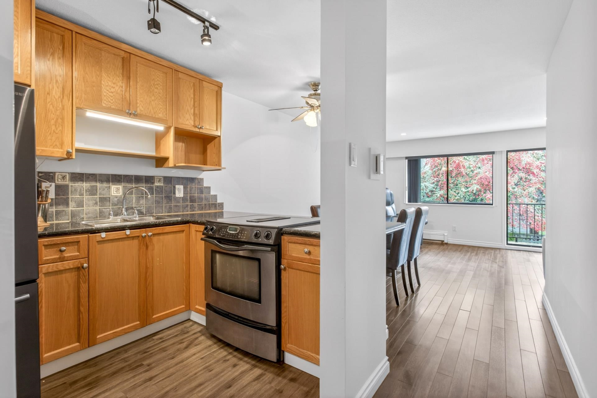 Family Room Photo of 208 505 Ninth Street, New Westminster, BC