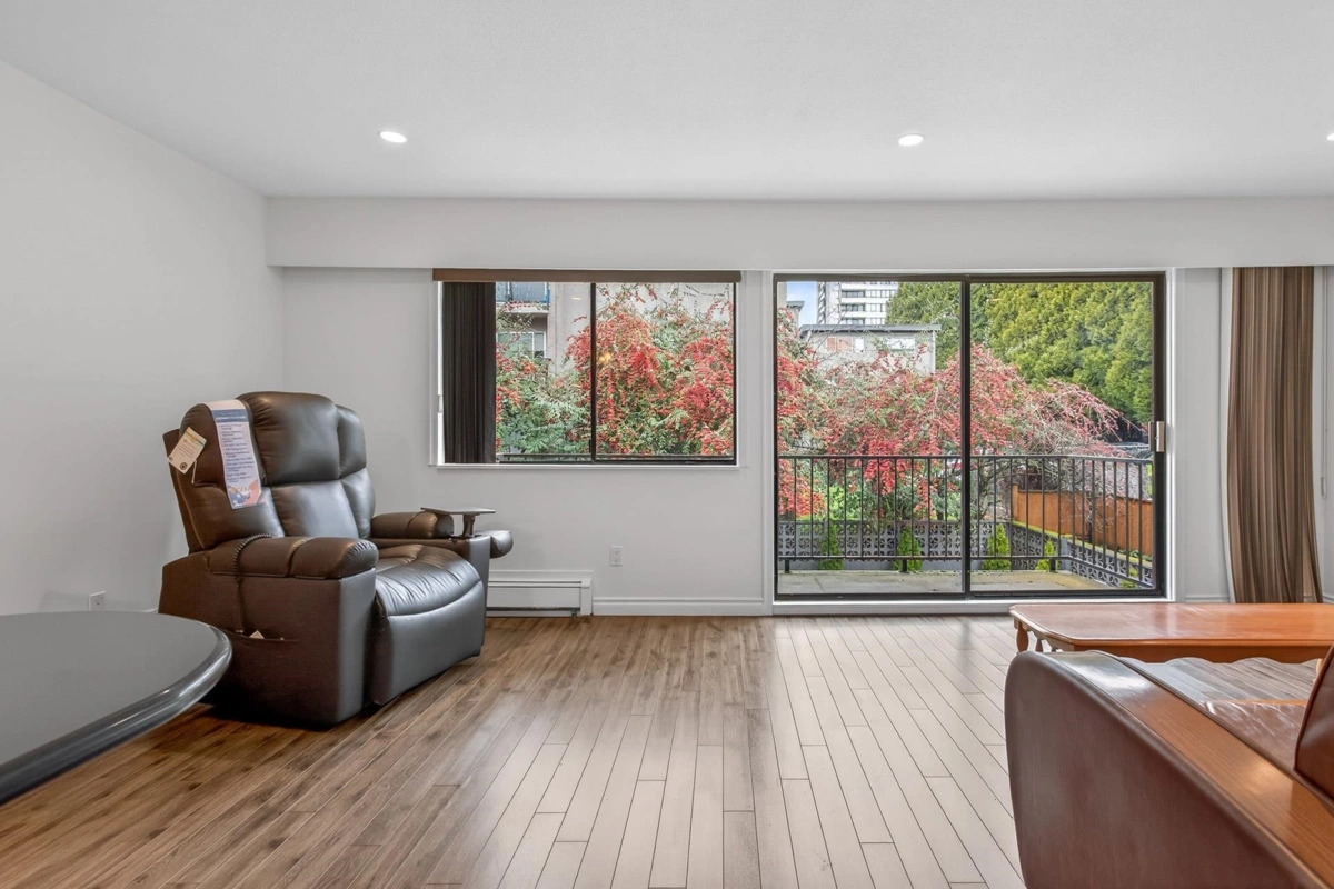 Kitchen Photo of 208 505 Ninth Street, New Westminster, BC
