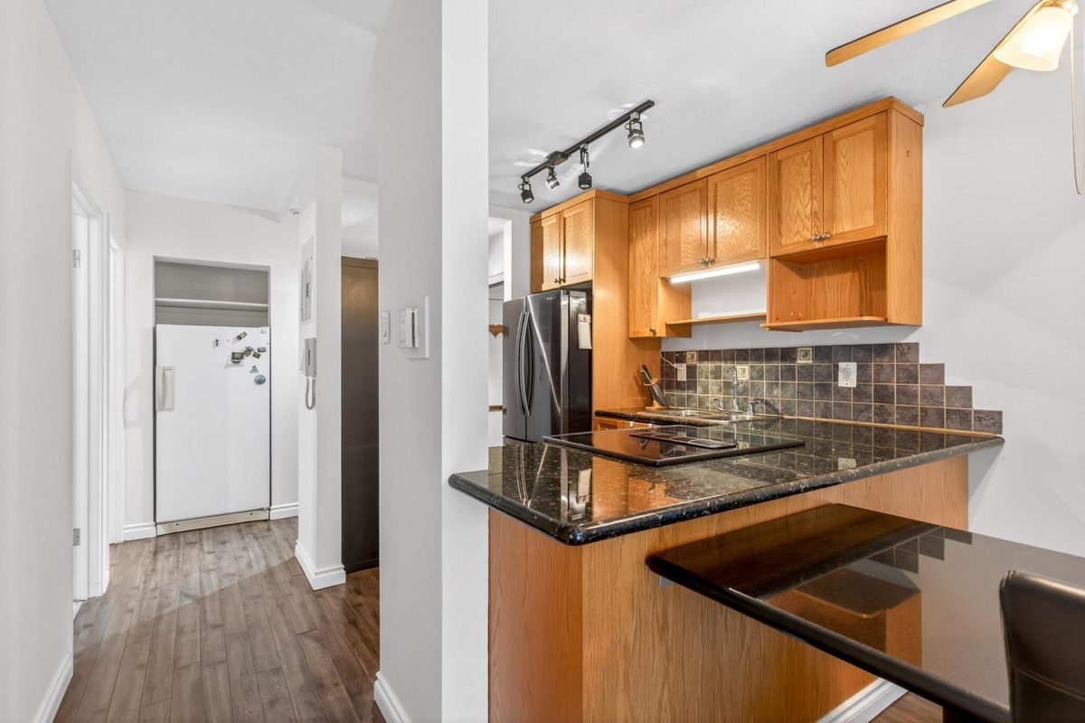 Powder Room Photo of 208 505 Ninth Street, New Westminster, BC