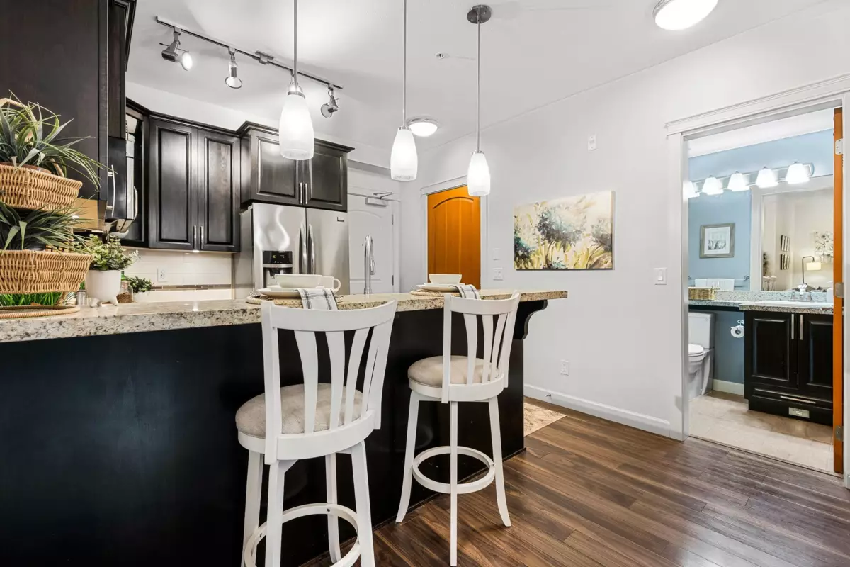 Primary Bathroom Photo of 109 2860 Trethewey Street, Abbotsford, BC