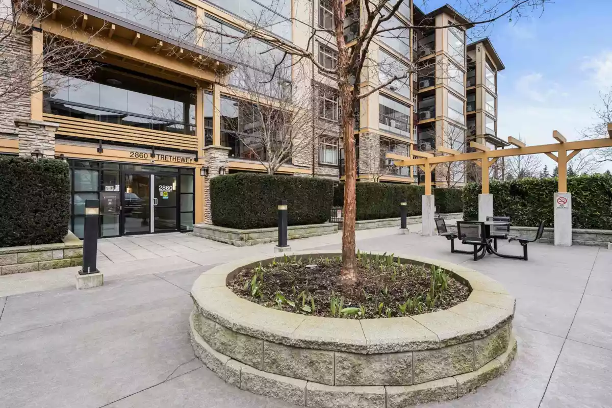 Swimming Pool Photo of 109 2860 Trethewey Street, Abbotsford, BC