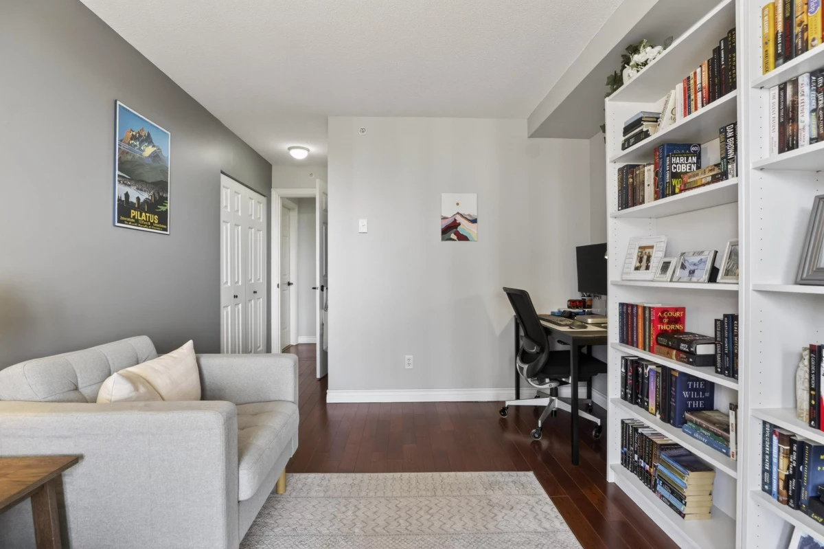 Entry Foyer Photo of 1007 10 Laguna Court, New Westminster, BC