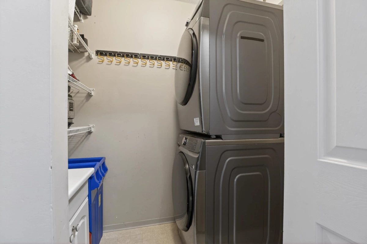 Front Yard Photo of 1007 10 Laguna Court, New Westminster, BC