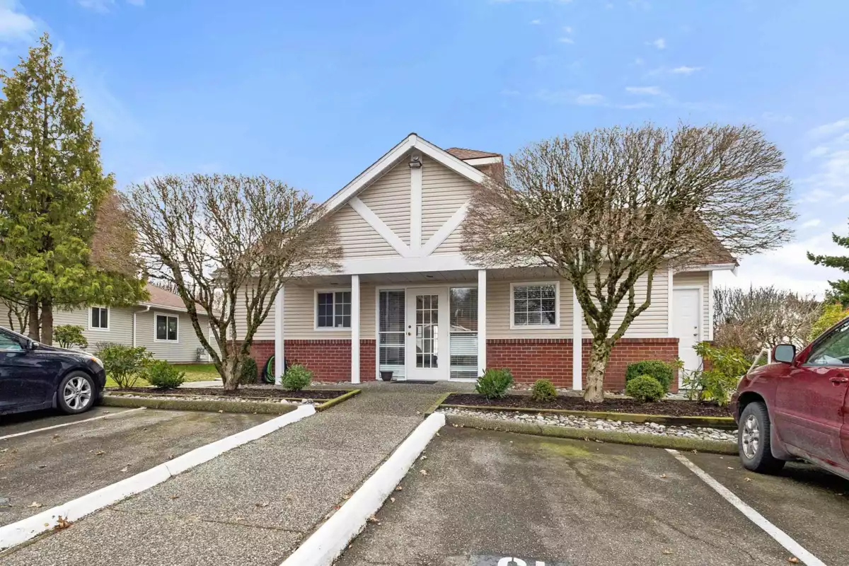 Entry Foyer Photo of 46 2081 Winfield Drive, Abbotsford, BC