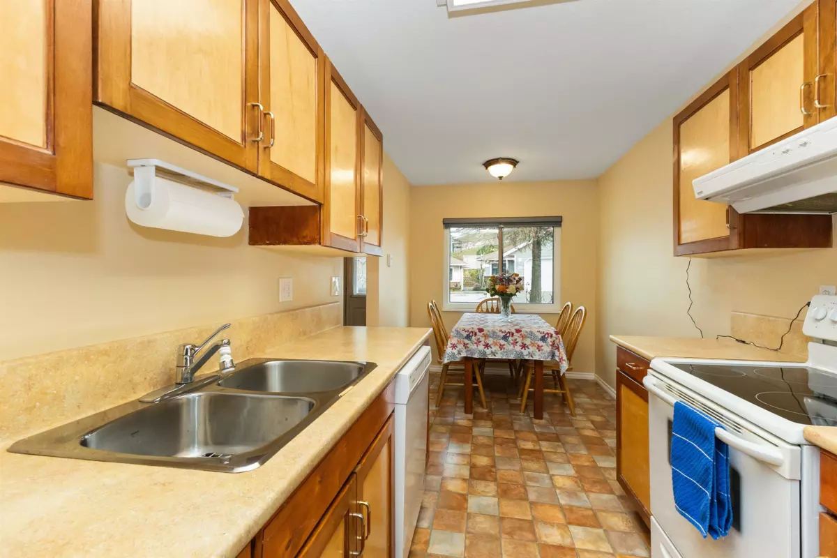 Kitchen Island Photo of 46 2081 Winfield Drive, Abbotsford, BC