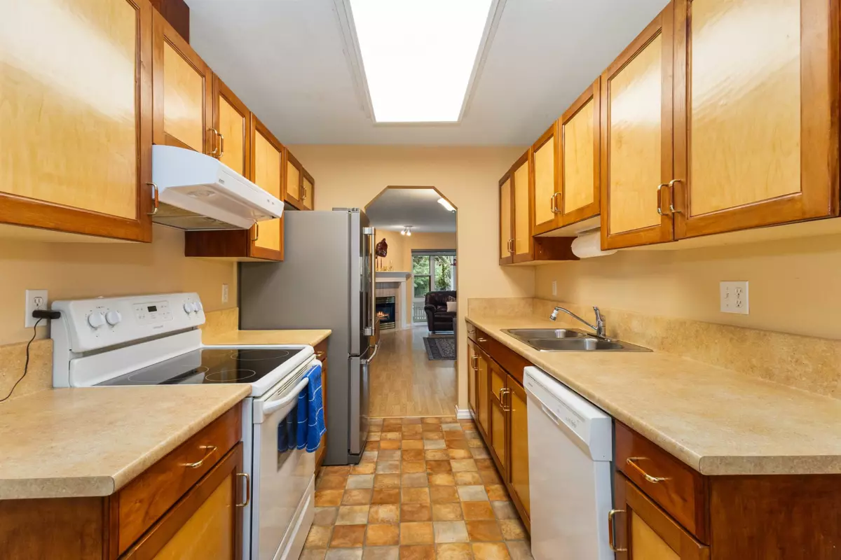 Kitchen Photo of 46 2081 Winfield Drive, Abbotsford, BC