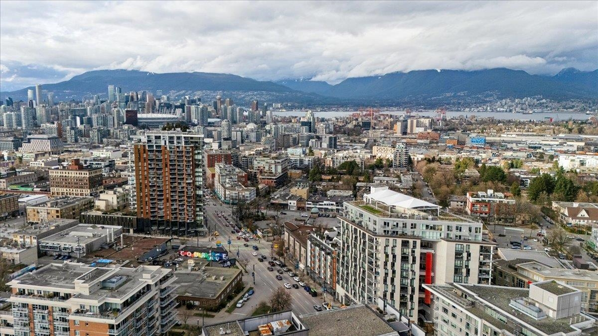 Outdoor Deck Photo of 206 233 Kingsway, Vancouver, BC