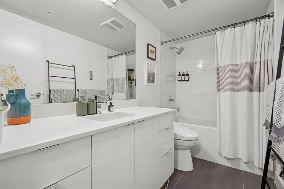 Primary Bathroom Photo of 206 233 Kingsway, Vancouver, BC