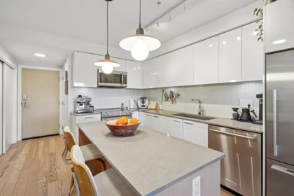 206 233 Kingsway, Vancouver, BC