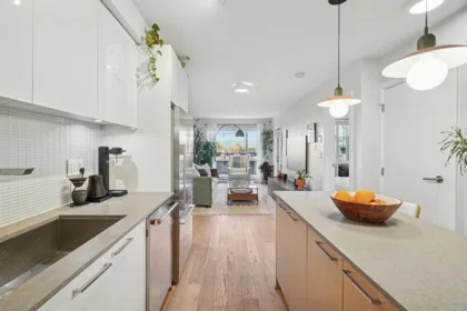 206 233 Kingsway, Vancouver, BC