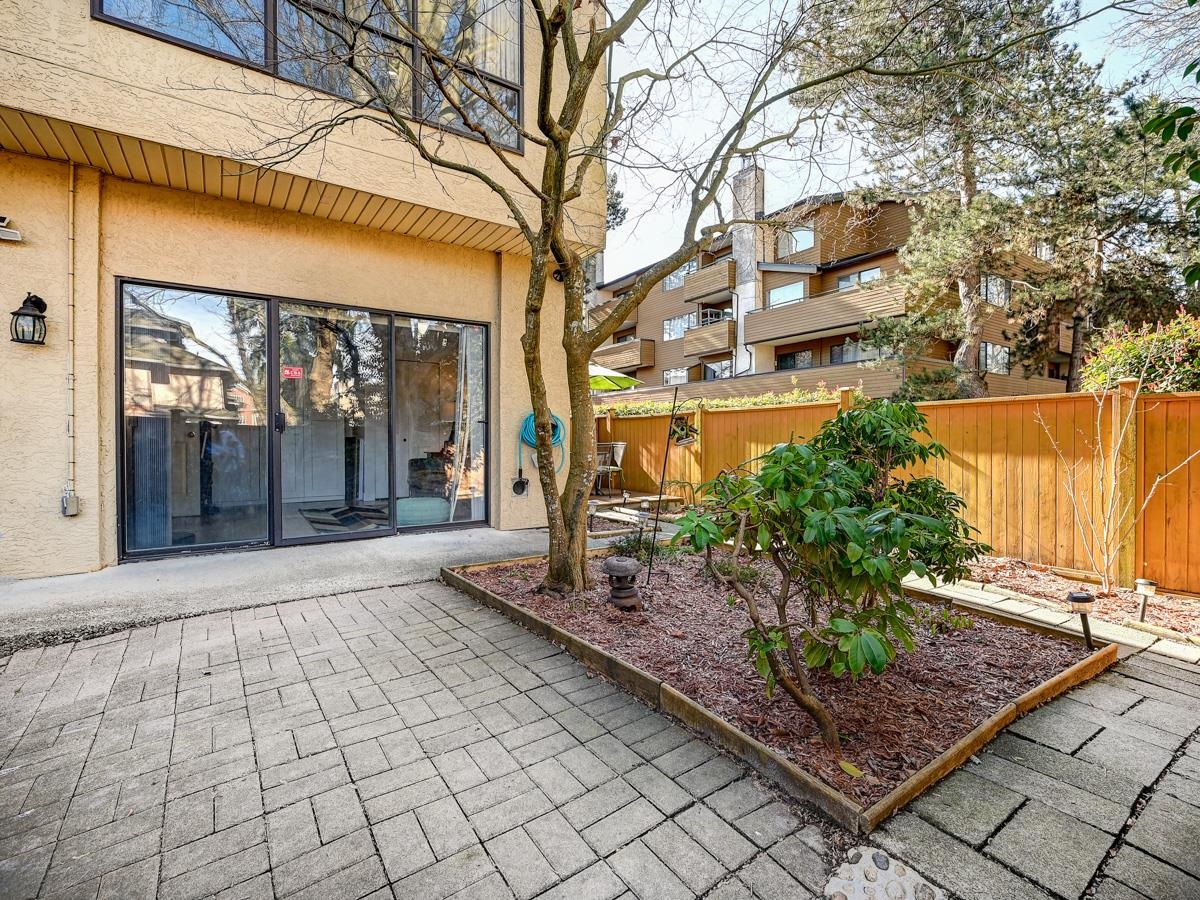 Entry Foyer Photo of 6 7311 Moffatt Road, Richmond, BC