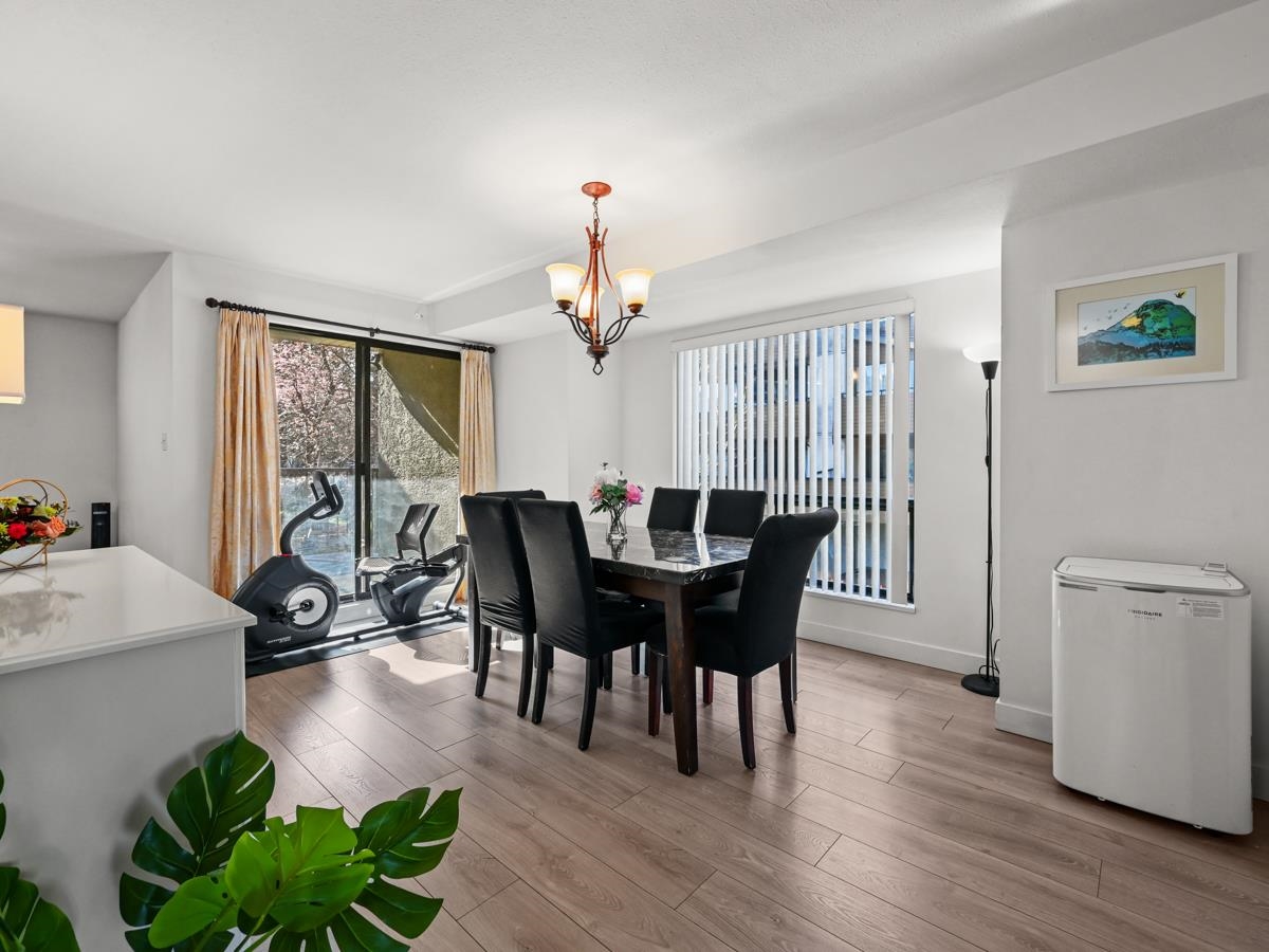 Kitchen Photo of 6 7311 Moffatt Road, Richmond, BC