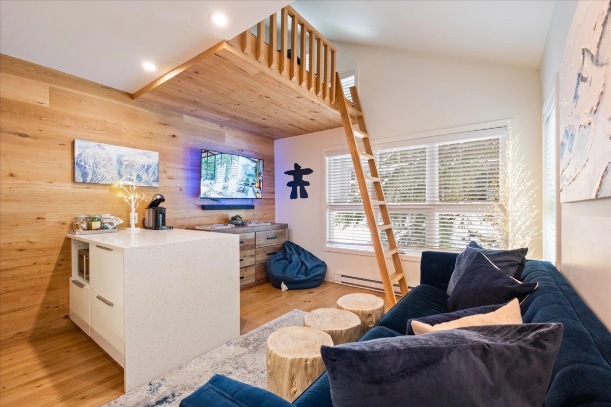 Family Room Photo of 4 2170 Sarajevo Drive, Whistler, BC