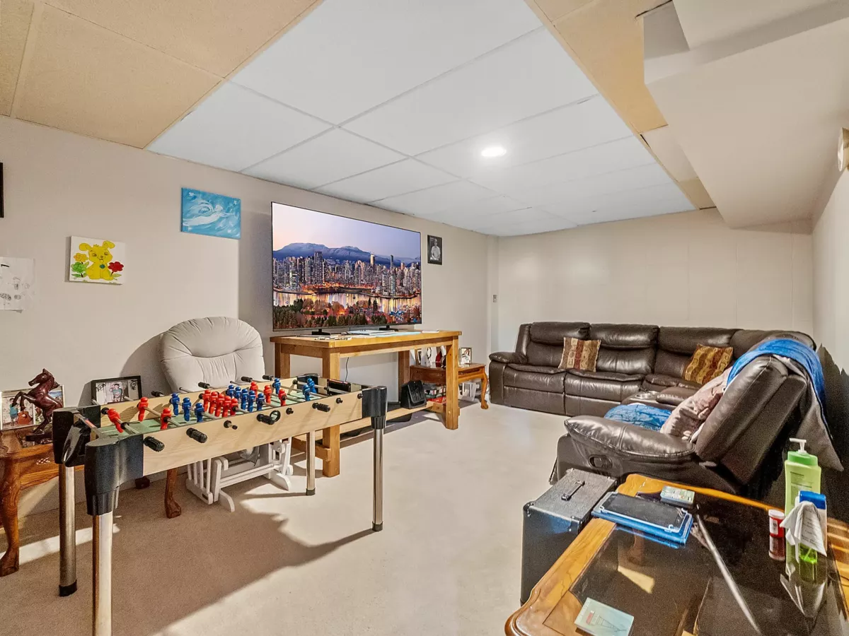 Basement Recreation Room Photo of 33460 Hawthorne Avenue, Abbotsford, BC