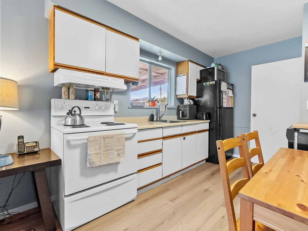 Breakfast Nook Photo of 33460 Hawthorne Avenue, Abbotsford, BC