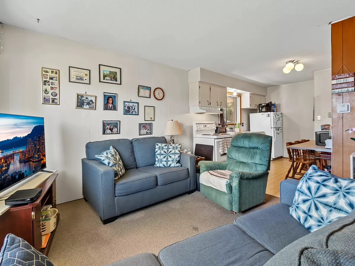 Entry Foyer Photo of 33460 Hawthorne Avenue, Abbotsford, BC