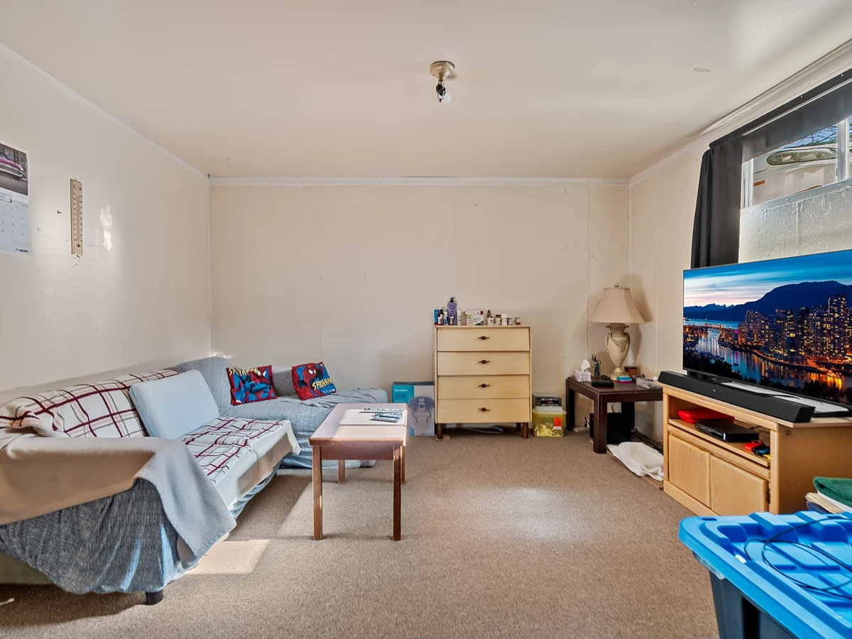 Front Yard Photo of 33460 Hawthorne Avenue, Abbotsford, BC