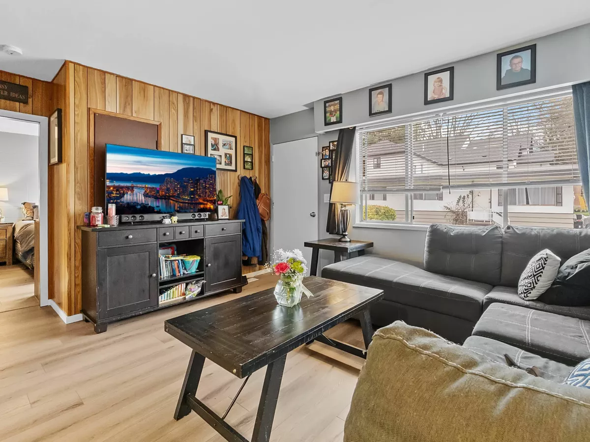 Kitchen Island Photo of 33460 Hawthorne Avenue, Abbotsford, BC