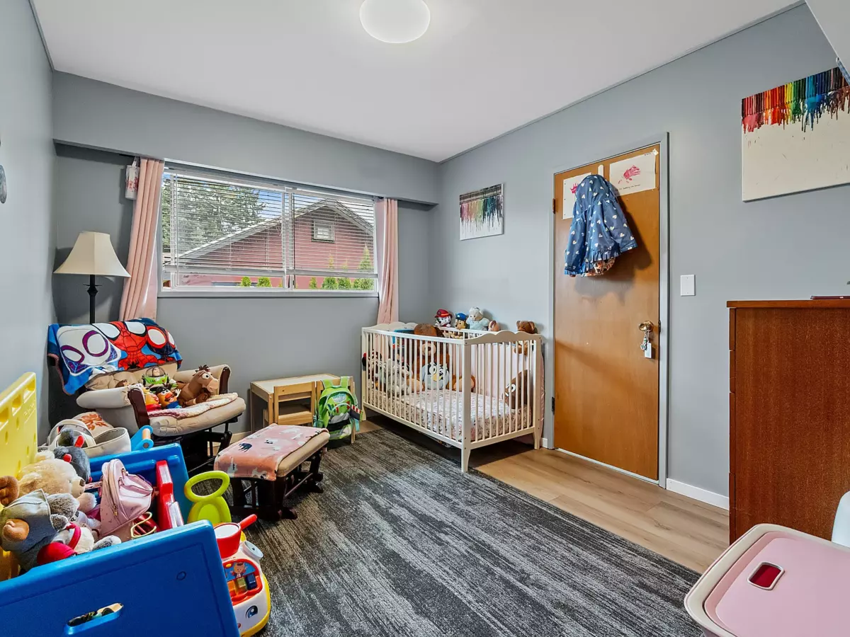 Walk-In Closet Photo of 33460 Hawthorne Avenue, Abbotsford, BC