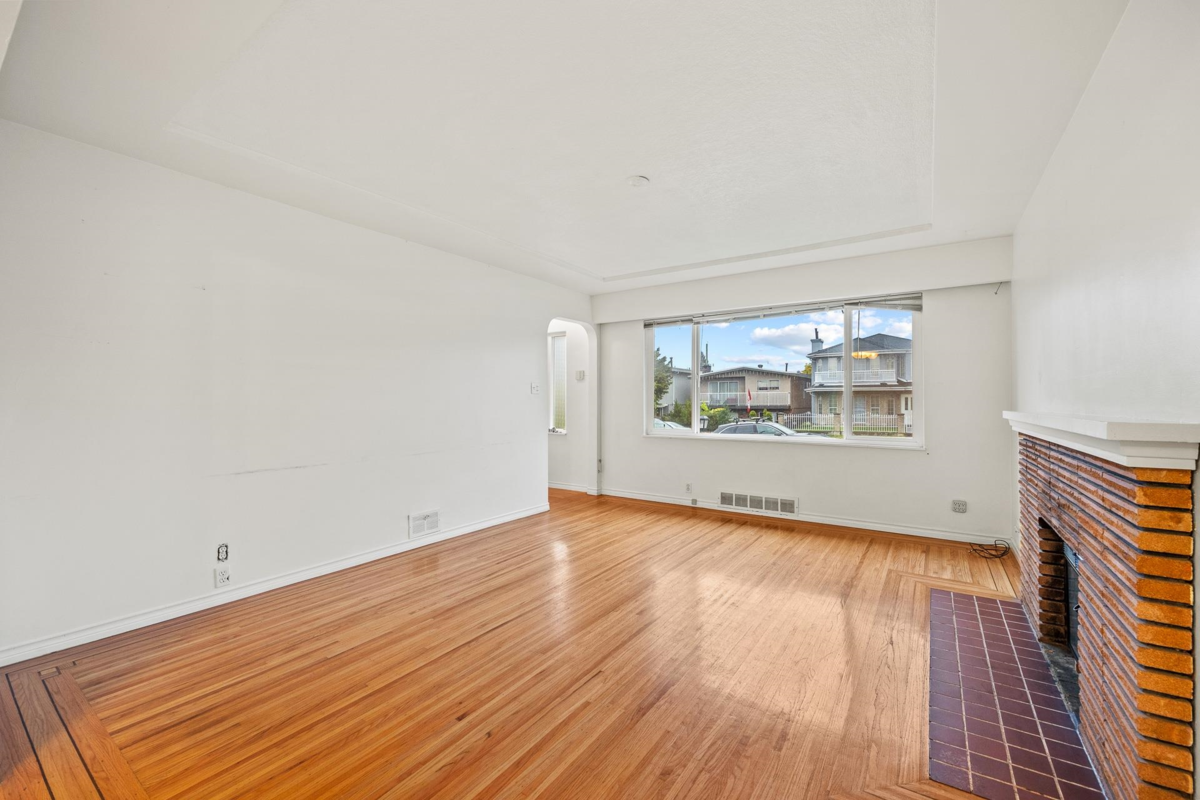 Breakfast Nook Photo of 4644 Union Street, Burnaby, BC