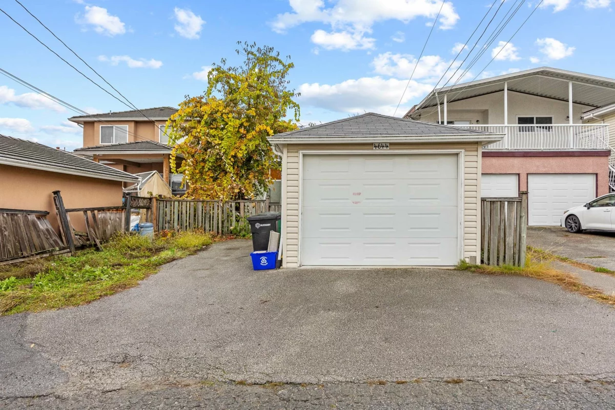 Hot Tub / Spa Photo of 4644 Union Street, Burnaby, BC