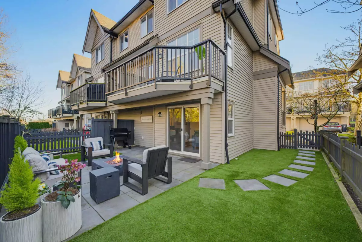 Front Yard Photo of 27 8089 209 Street, Langley, BC