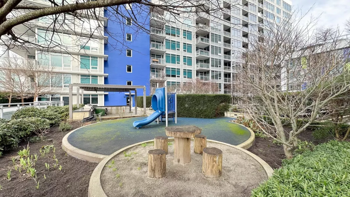 Laundry Room Photo of 856 6288 No. 3 Road, Richmond, BC