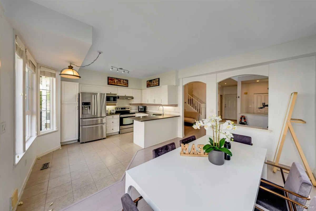 Kitchen Photo of 56 6950 120 Street, Surrey, BC