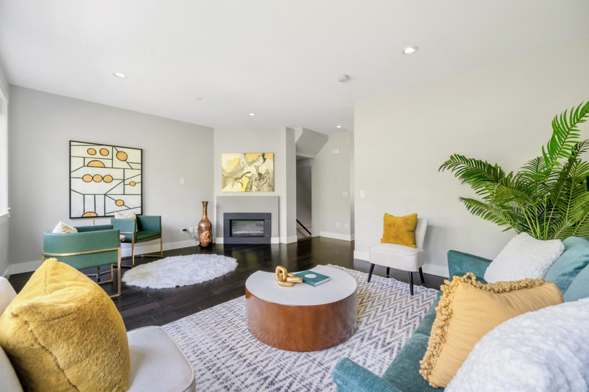 Dining Area Photo of 6 23709 111a Avenue, Maple Ridge, BC