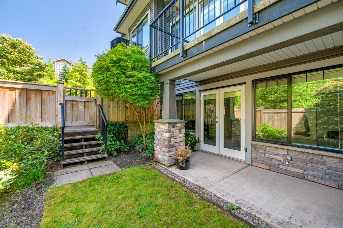 Entry Foyer Photo of 6 23709 111a Avenue, Maple Ridge, BC