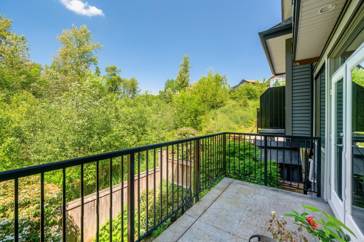 Kitchen Photo of 6 23709 111a Avenue, Maple Ridge, BC