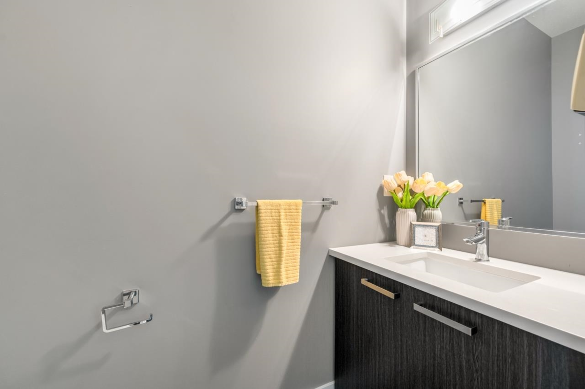 Primary Bathroom Photo of 6 23709 111a Avenue, Maple Ridge, BC