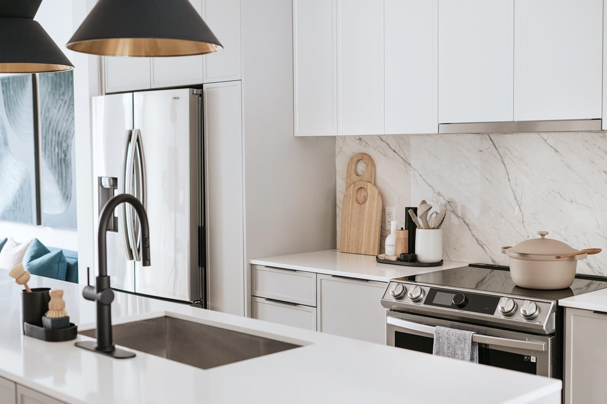 Kitchen Island Photo of 1357 Peakside Place, Squamish, BC
