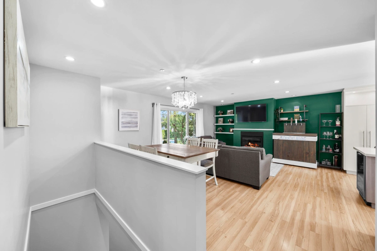 Dining Area Photo of 3759 Coast Meridian Road, Port Coquitlam, BC