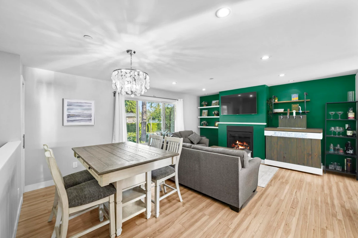 Kitchen Photo of 3759 Coast Meridian Road, Port Coquitlam, BC