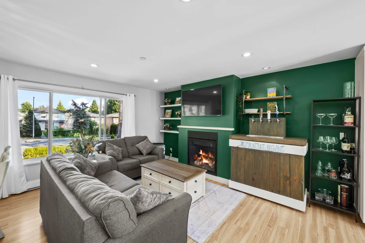 Primary Bedroom Photo of 3759 Coast Meridian Road, Port Coquitlam, BC