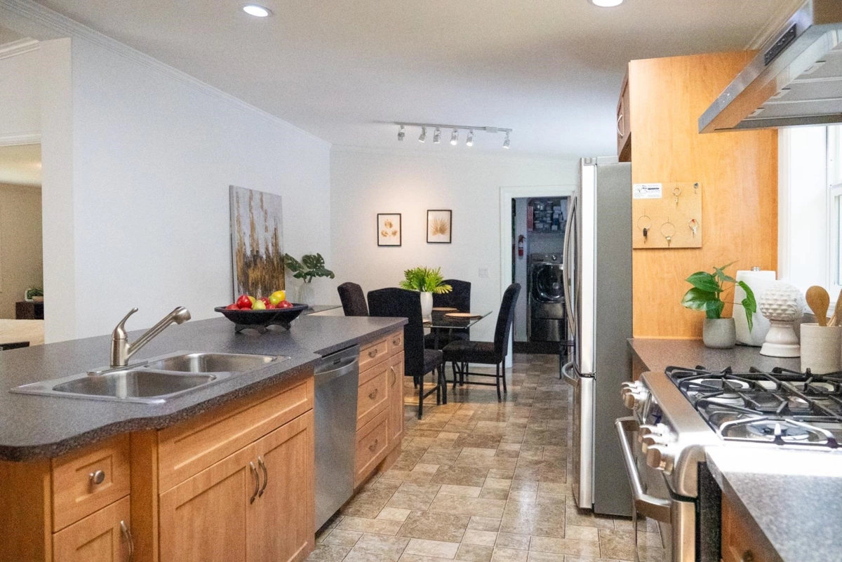 Dining Area Photo of 2604 Dory Way, Pender Island, BC