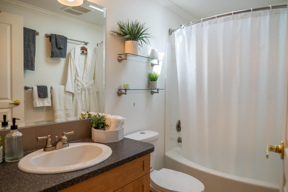 Hallway Photo of 2604 Dory Way, Pender Island, BC