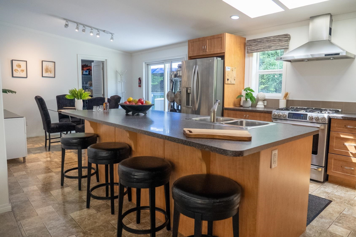 Living Room Photo of 2604 Dory Way, Pender Island, BC